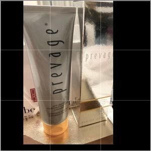 Elizabeth arden Prevage cleanser